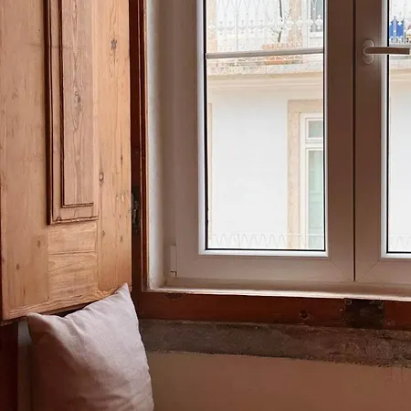 Olarias Sunlit Retreat In Historic Апартаменти