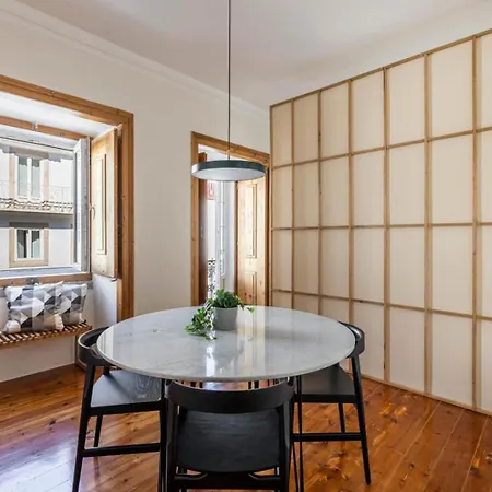 Olarias Sunlit Retreat In Historic Апартаменты