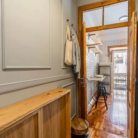 Olarias Sunlit Retreat In Historic